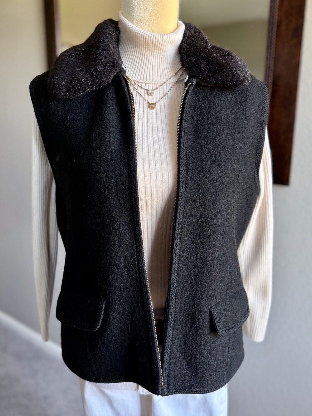 VTG Lisa International Women's Vest Sz L Boiled Wool Black Detachable Fur Collar